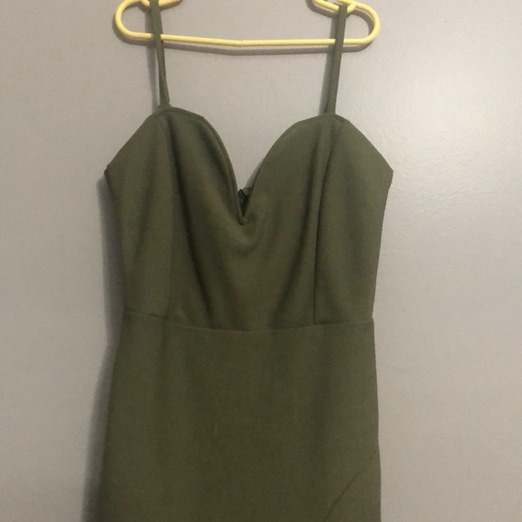 Olive green form fitting dress - Picture 2 of 3